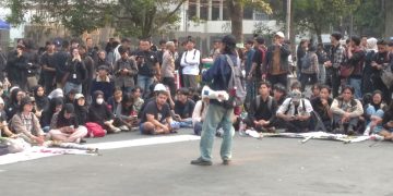Demo di DPRD Jabar, Mahasiswa Bandung Sorot Rupiah Melemah, MBG, hingga BBM Naik